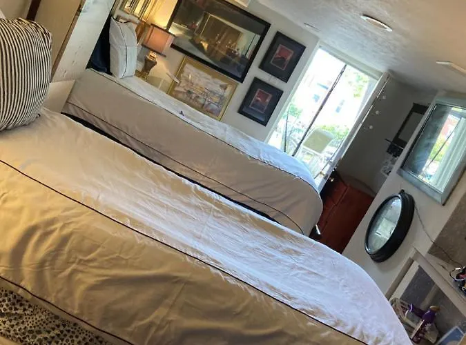 Guest house Highland Park *